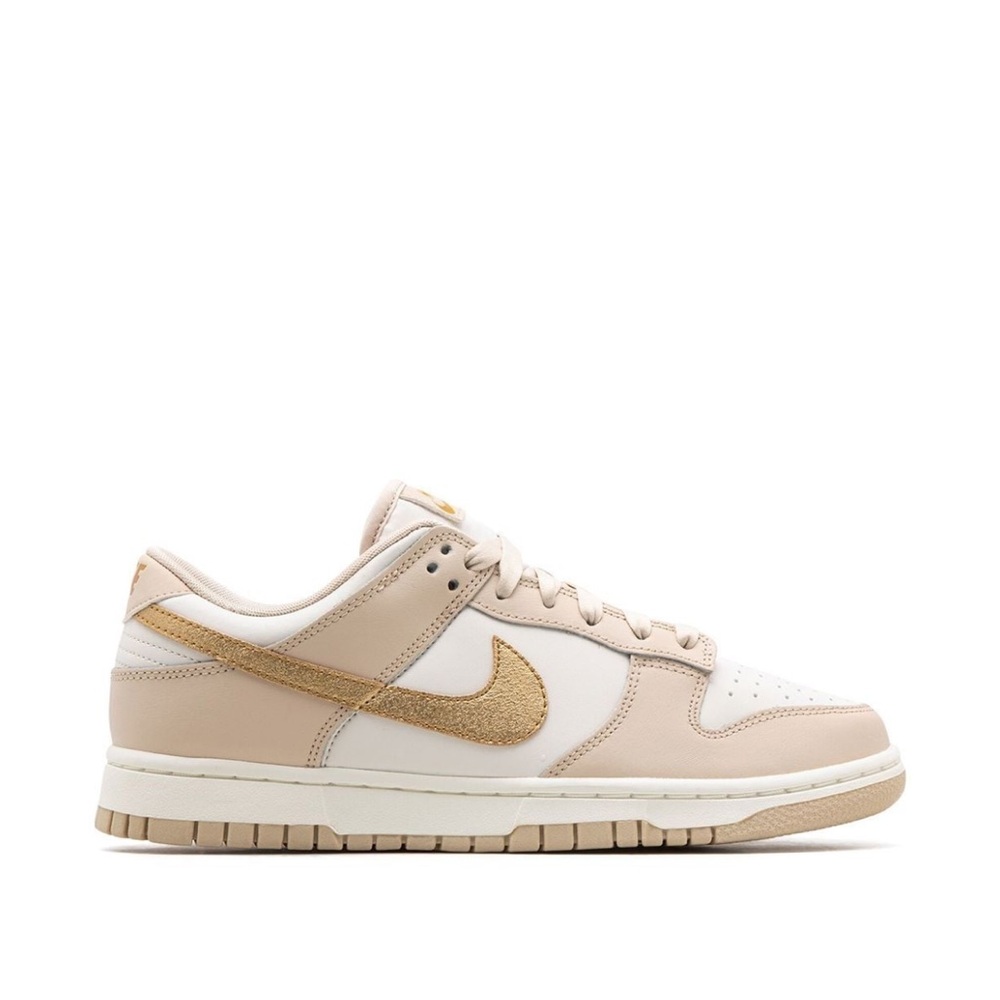 Excellent condition Nike low dunk phantom metallic gold sz 5.5, 35.5. Worn once